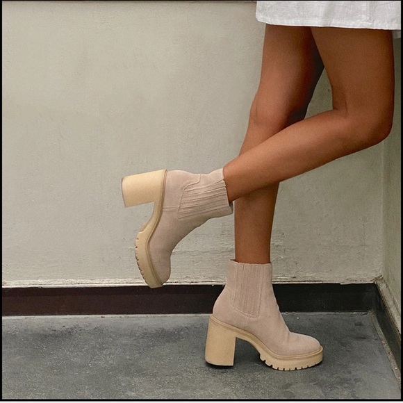 NWOB Dolce Vita Caster H2O Waterproof Booties in Dune Suede size 8.5